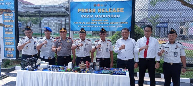 Pimpin Razia Gabungan di Lapas Muara Sabak, Kakanwil Ditjenpas Jambi Apresiasi Kinerja Kalapas dan Jajaran