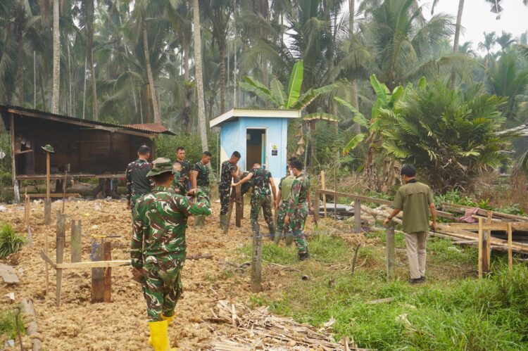Dari Tiang Pondasi Tumbuh Harapan, Satgas TMMD 130 Wujudkan Impian Rumah Layak Warga Desa Merbau Tanjab Timur
