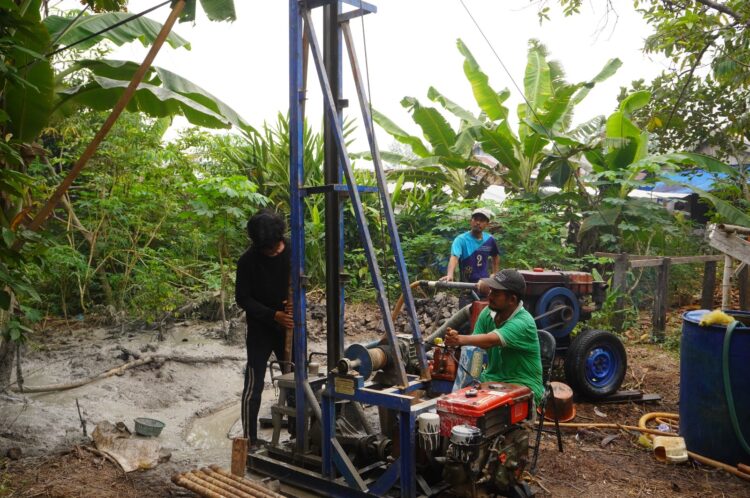 Gerak Cepat Satgas TMMD 130, Pipa Sumur Bor Sasaran 1 Desa Merbau Tanjab Timur Mulai Dipasang