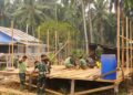 Progres Bedah Rumah Mulyono Terus Dilakukan, Satgas TMMD Percepat Pemasangan Tiang