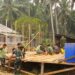 Progres Bedah Rumah Mulyono Terus Dilakukan, Satgas TMMD Percepat Pemasangan Tiang