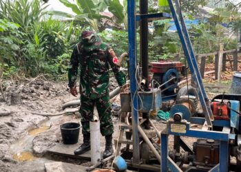 Jamin Kualitas Air Bersih dan Kelayakan Sanitasi, Satgas TMMD ke-130 Libatkan Tim Kesehatan di Sumur Bor Titik 3