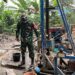 Jamin Kualitas Air Bersih dan Kelayakan Sanitasi, Satgas TMMD ke-130 Libatkan Tim Kesehatan di Sumur Bor Titik 3