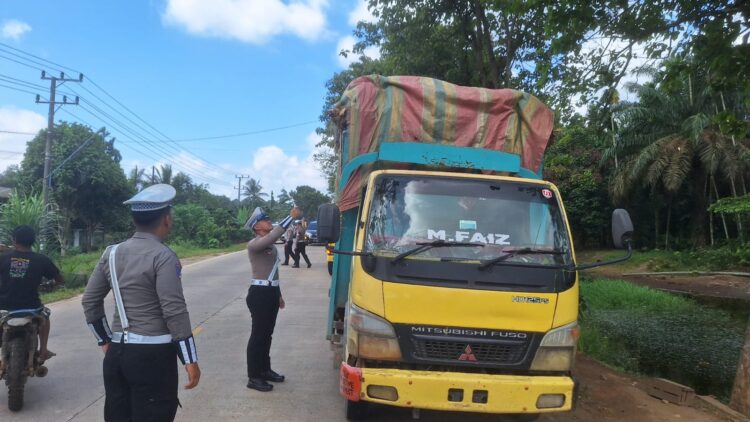 Satlantas Polres Tanjab Timur Melakukan Penindakan Terhadap Kendaraan ODOL