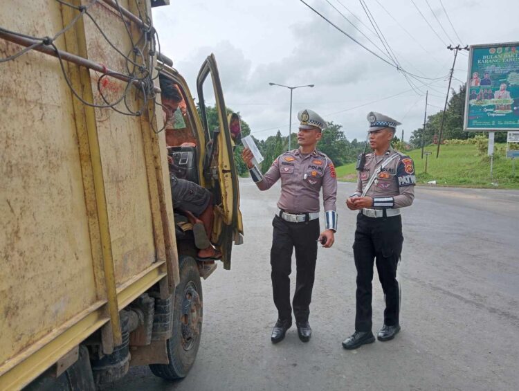 Satlantas Polres Tanjab Timur Melakukan Penindakan Terhadap Pelanggaran Lalu Lintas Kasat Mata