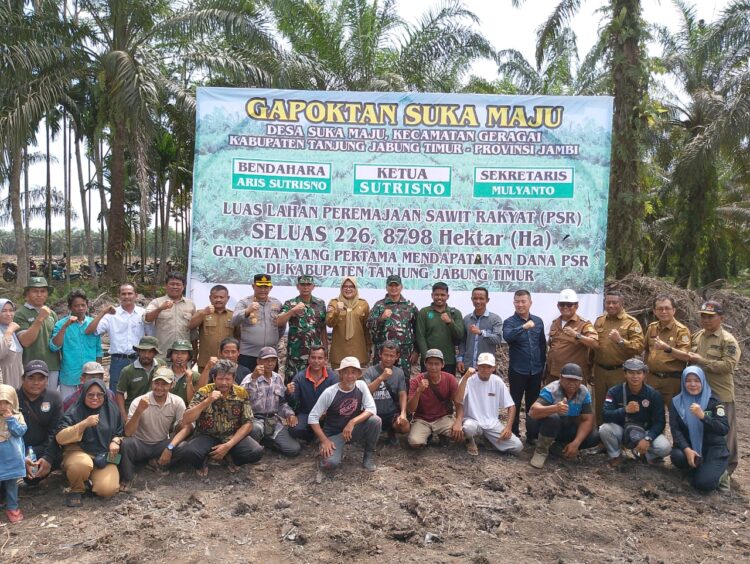 Pangkogabwilhan I dan Bupati Tanjab Timur Tanam Sawit Bersama Petani di Geragai