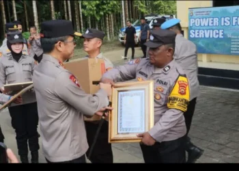 Kapolda Jambi Berikan Penghargaan Kepada BKTM Polsek Sabak Barat