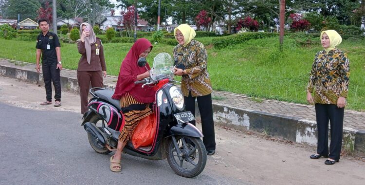 Di Bulan Penuh Berkah, Kejari Tanjab Timur Berbagi Dengan Sesama dan Melaksanakan Buka Puasa Bersama