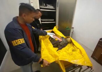 Kerangka Mr. X yang Ditemukan di Pesisir Sungai Sayang Tanjab Timur Dibawa ke RS Bhayangkara Jambi Untuk Diautopsi
