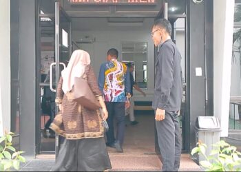 Perkara Korupsi Kepsek SMAN 6 Tanjab Timur Masuk Tahap II, Unit Tipikor Serahkan Tersangka dan Barang Bukti ke Kejari Tanjab Timur 