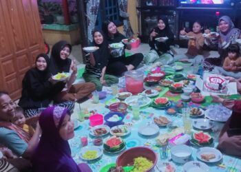 Mempererat Tali Silaturahmi, Keluarga Besar Purwanto Desa Kota Baru Geragai Tanjab Timur Menggelar Buka Puasa Bersama