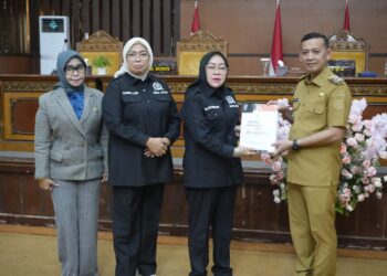 DPRD Tanjab Timur Menggelar Rapat Paripurna Dengan Agenda Mendengarkan Penyampaian Nota Pengantar LKPJ Bupati 2025