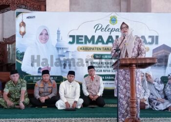 Bupati Dillah Lepas Jamaah Haji Tanjab Timur, Iringi Doa dan Harapan Menjadi Haji Mabrur Serta Hajjah Mabruroh