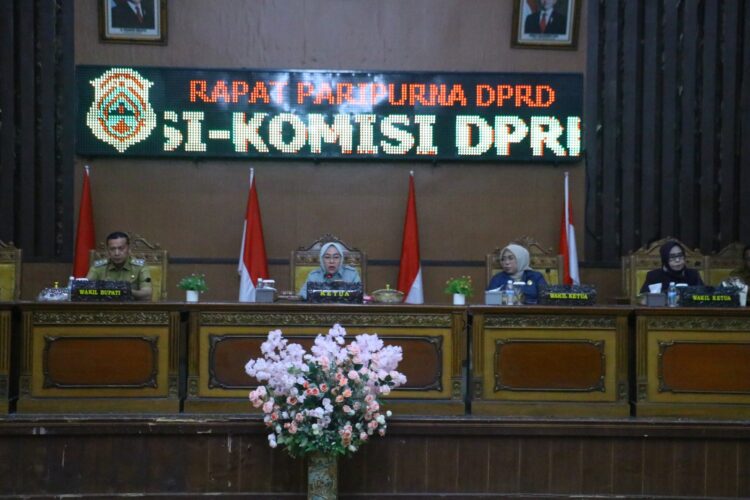 DPRD Tanjab Timur Menggelar Rapat Paripurna Penyampaian Laporan Komisi dan Rekomendasi DPRD Terhadap LKPJ Bupati