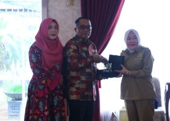 Ketua DPRD Tanjab Timur Hadiri Pisah Sambut Kajari