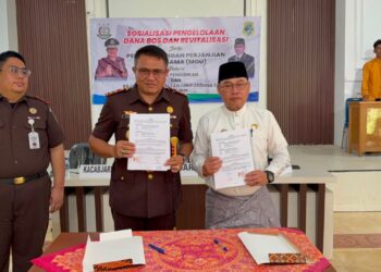 Kejari Tanjab Timur dan Dinas Pendidikan Teken MoU Penanganan Hukum Perdata dan Tata Usaha Negara