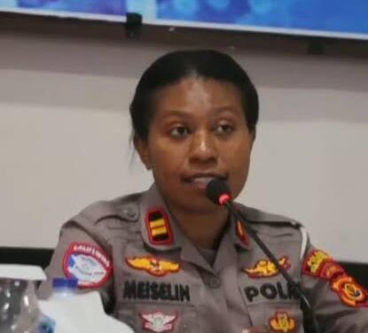 Diduga Sopir Mengantuk, Mobil Terios Terperosok ke Pinggir Anak Sungai di Lambur I Tanjab Timur 