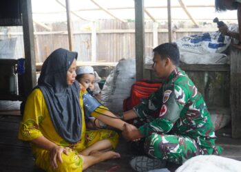 Satgas TMMD ke-130 Jemput Bola, Warga Desa Merbau Dapat Layanan Kesehatan Gratis dari Rumah ke Rumah
