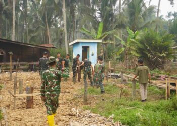 Dari Tiang Pondasi Tumbuh Harapan, Satgas TMMD 130 Wujudkan Impian Rumah Layak Warga Desa Merbau Tanjab Timur